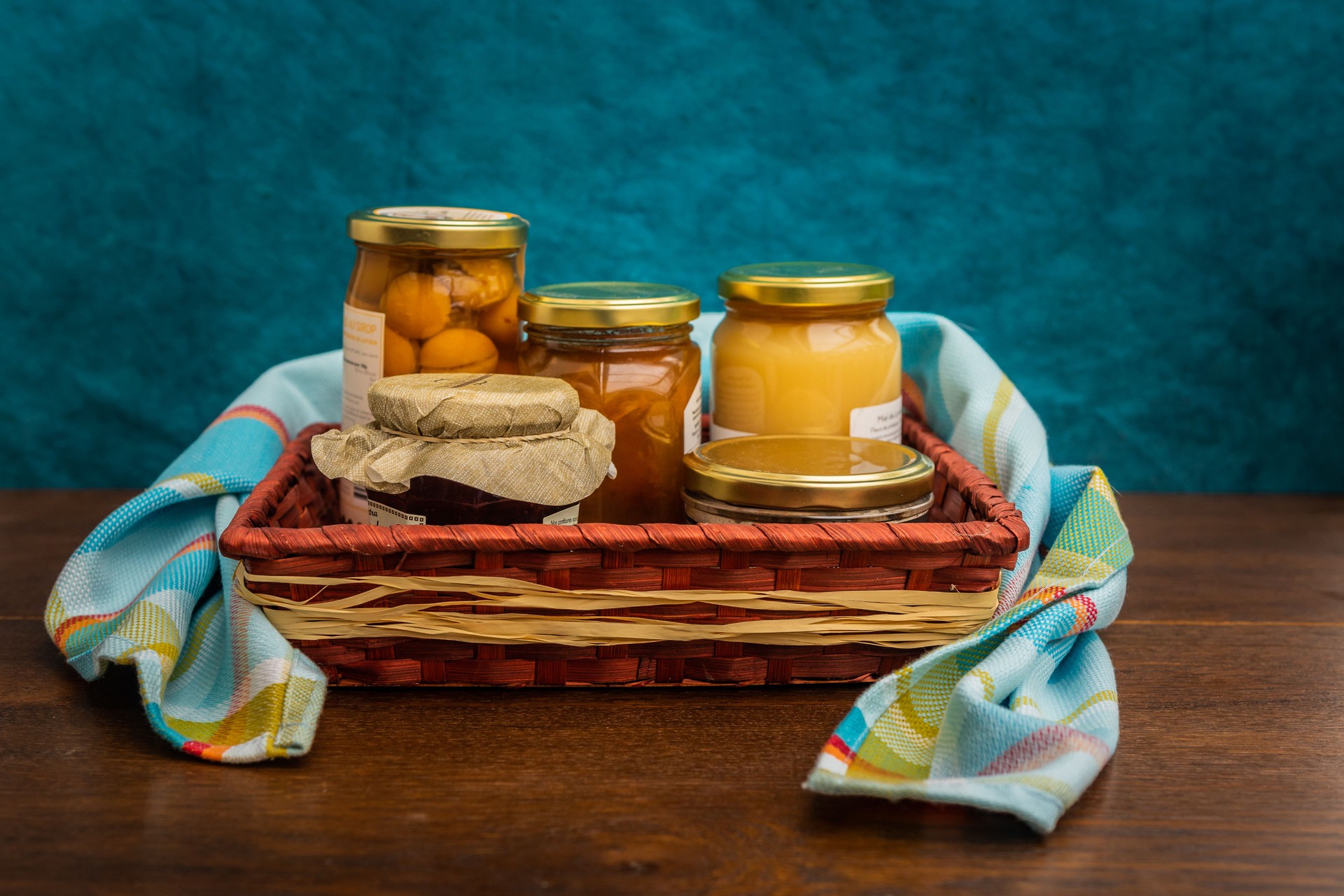 Gift basket with gourmet products, jars and preserves of local products